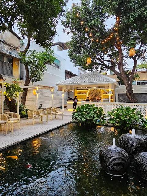 โรงแรมเฟื่องนครบัลโคนี